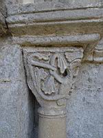 Saint-Julien-Du-Serre, Eglise romane, Porche, Chapiteau (4)